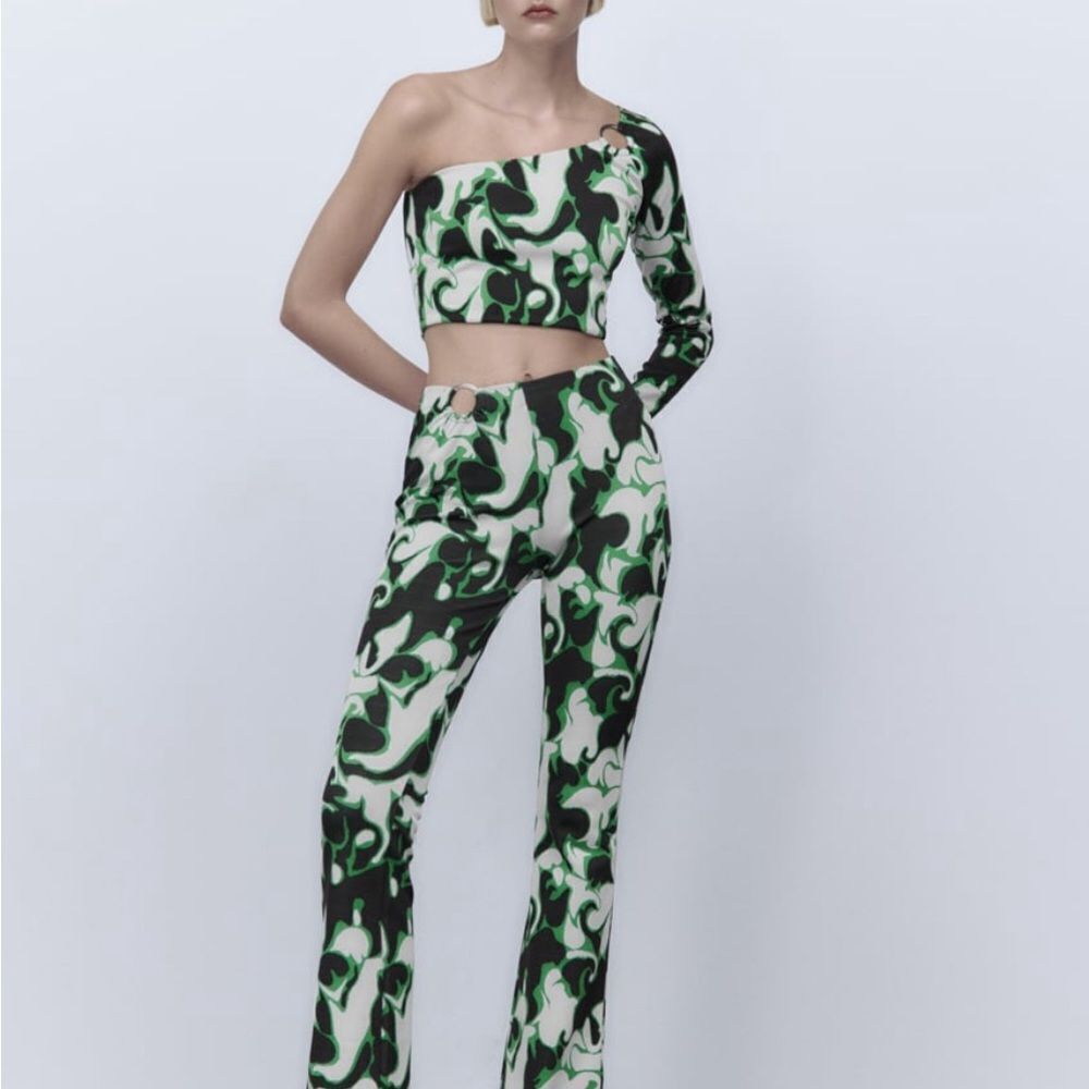 ❤️ Zara Printed Knit Pants ❤️